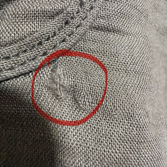 Hollister Women’s Capri Cargo Pants Women’s Size Large Khaki Brown *Fabric Pull* - Picture 5 of 9